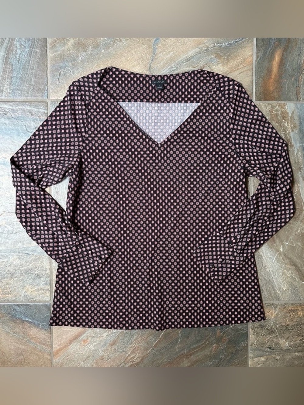 Ann Taylor Black Floral V-Neck Long Sleeve Patterned Top Women’s Size Large
